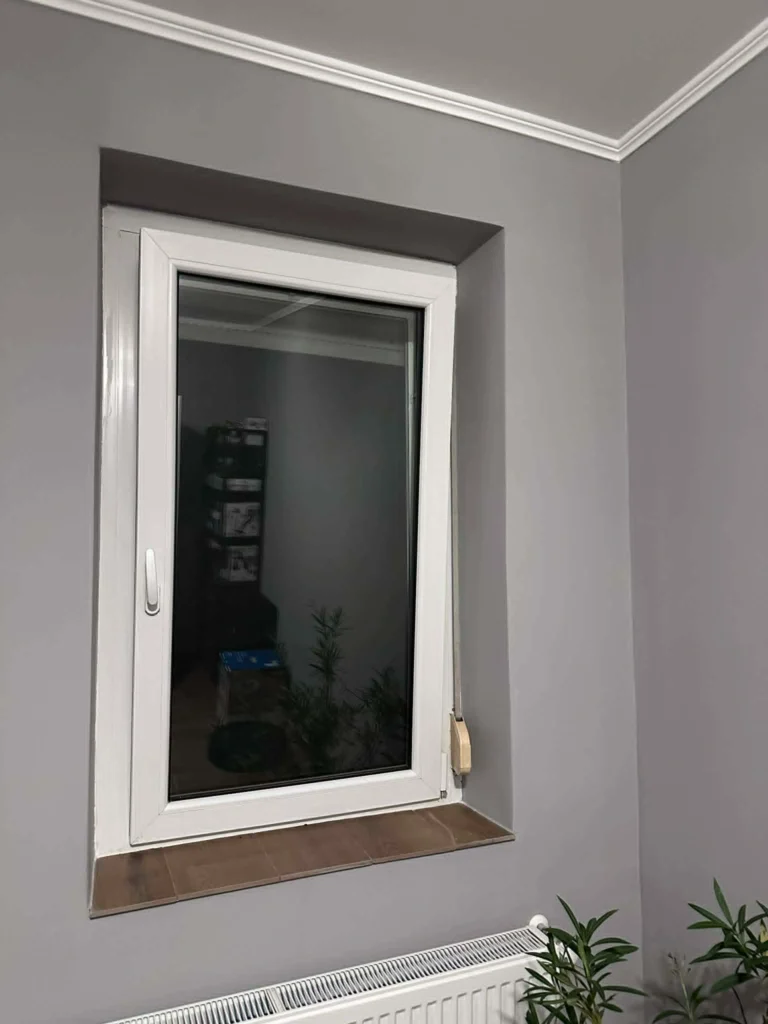 Szegőlécezett beépített pvc ablak