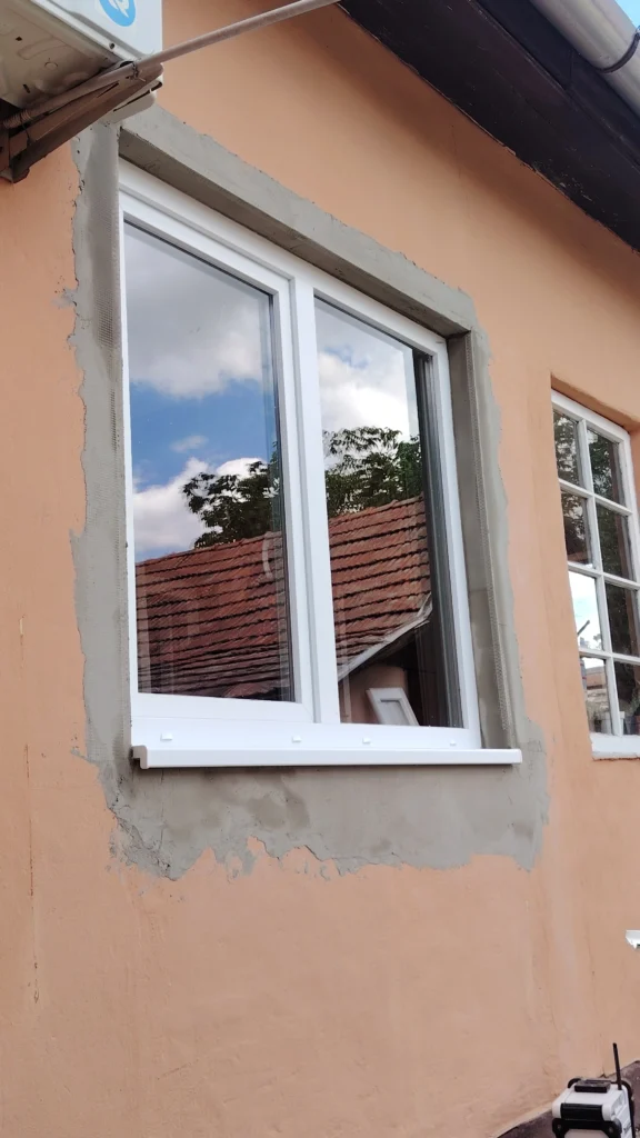 Fehér műanyag sarokablak beépítése Békés megyében
